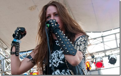Mulher no metal